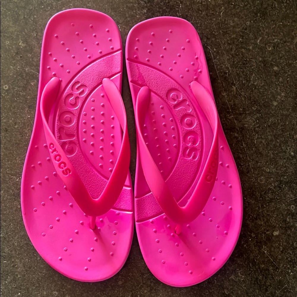 Crocs Women's Bright Pink Classic Flip Sandals lightweight
